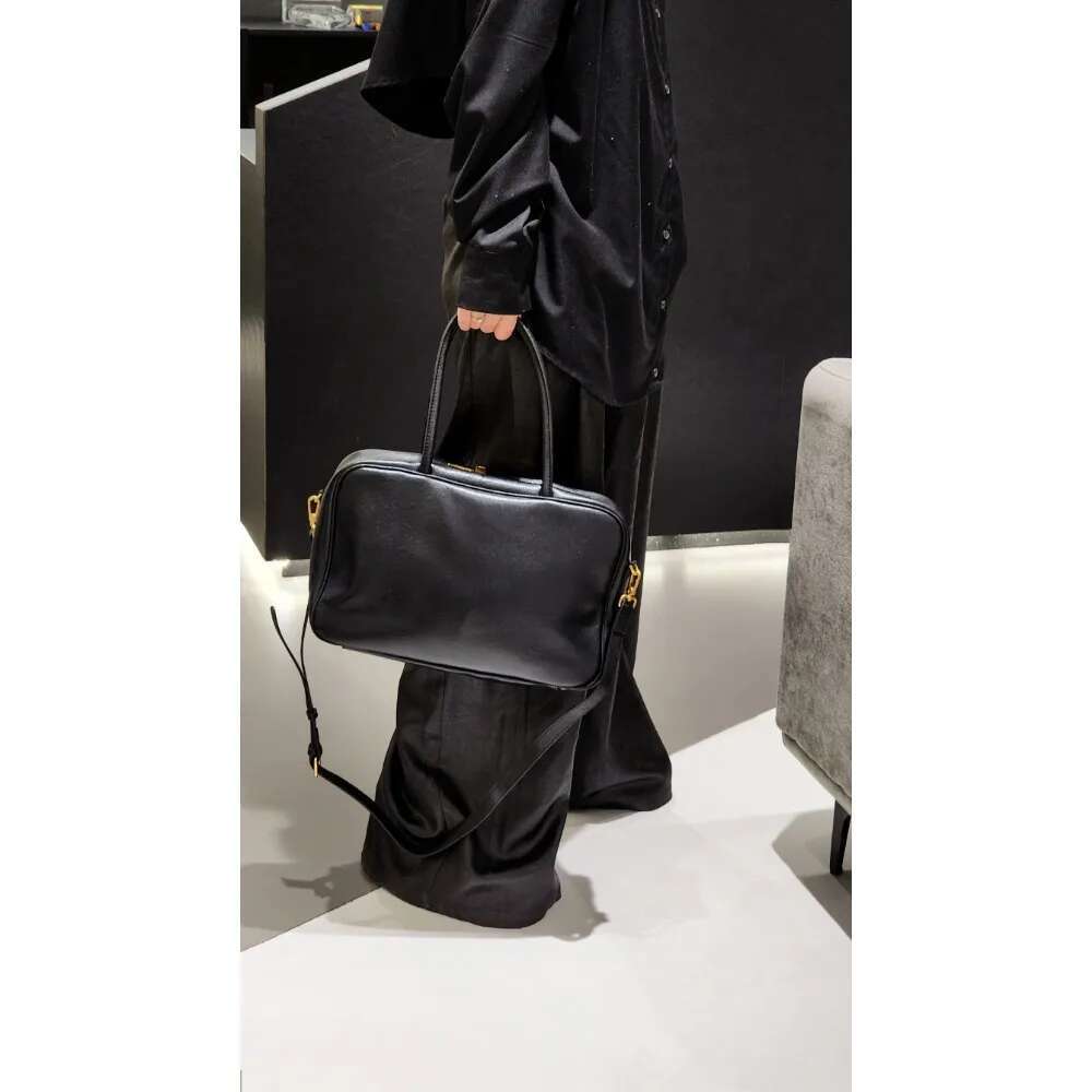 Designer Bag Voaetec2025 New Large Capacity Briefcase Tote Versatile Design Handbag Vegetable Tanned Cowhide Shoulder Bag Premium Sense