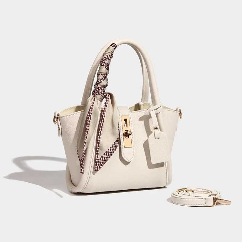 2024 New Beige Lech Pattern Paris Encounter Handbag New High End Handbag Single Shoulder Cross BagXJ250412
