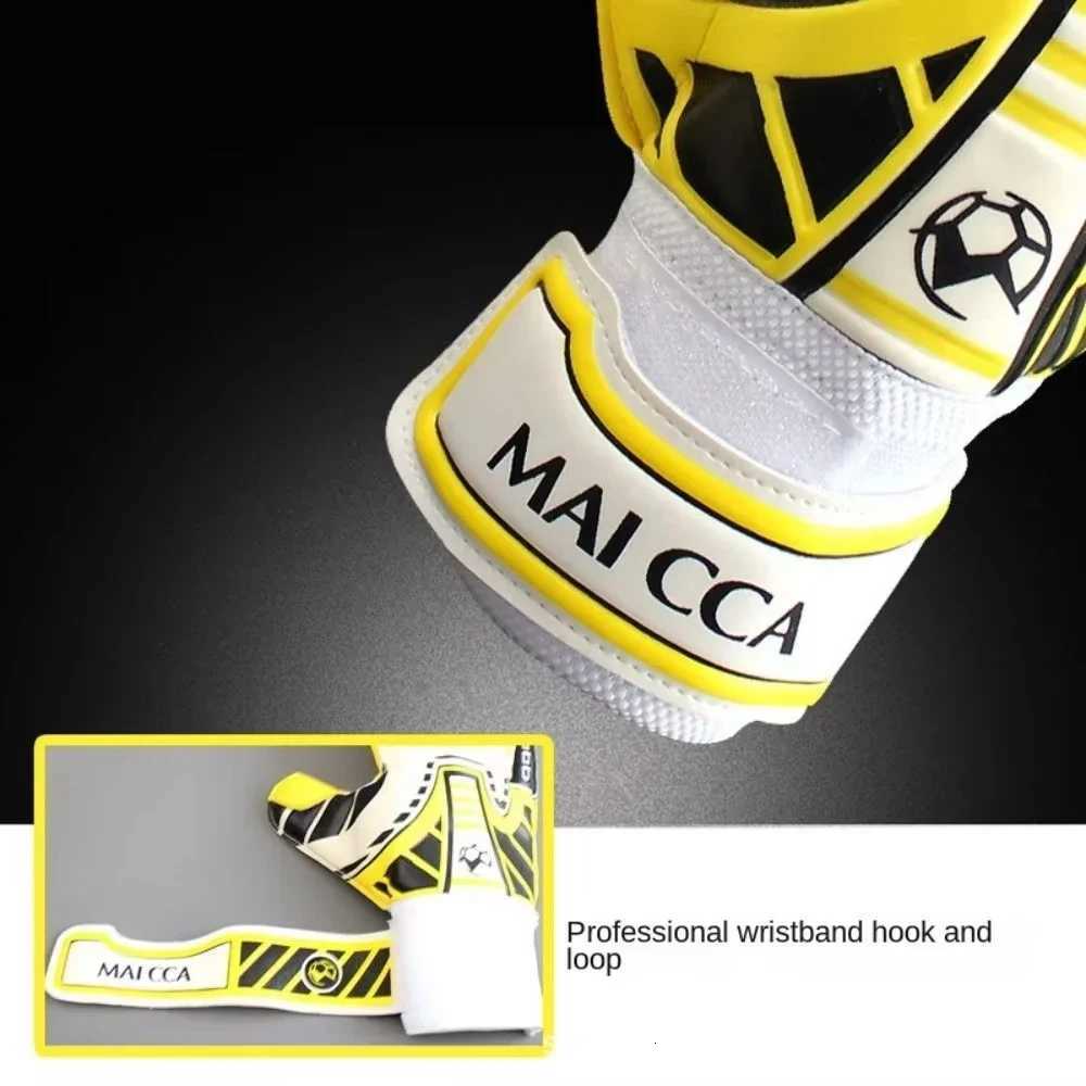 Football Goalkeeper Gloves Training Gloves Professional Finger Protection Soccer Football Gloves Thicken Latex Goal KeeperW251112