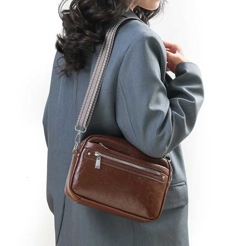 Elegant Tote Bag For Women Crafted From Quality Leather Boasting Classic Style For Casual OccasionsW251111