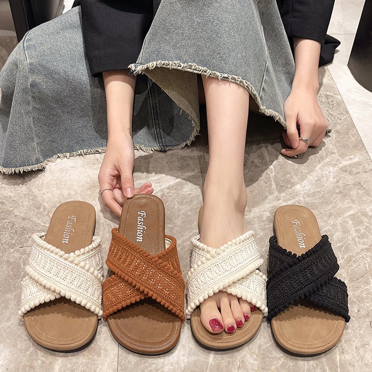 Ladies 2025 summer new fashion good-looking all ethnic wind sandals outdoor non-slip retro woven cross flat shoes beach shoes