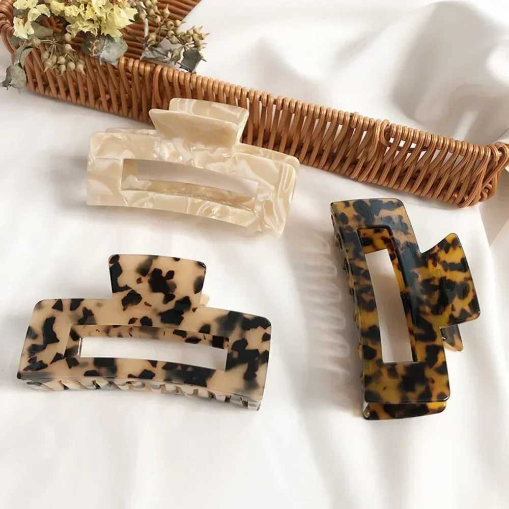 Muweordy new vinegar claw clamp leopard hair claw large geometric hollow square crab hair clip Y2504012