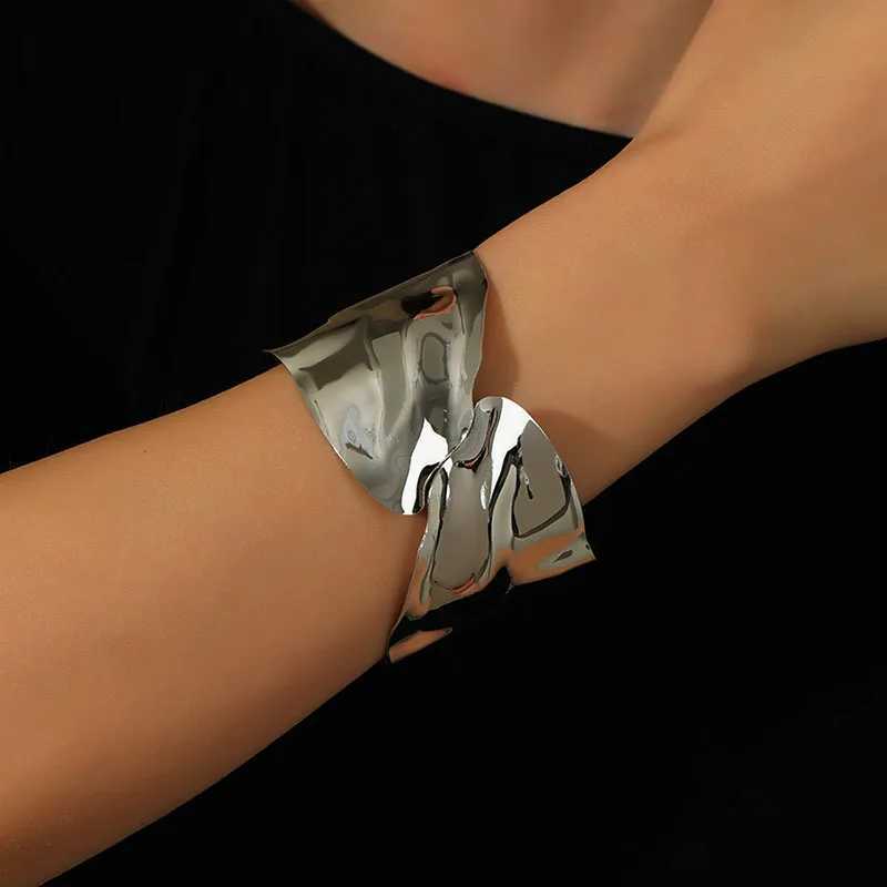 New Geometric Metal Wide Cuff Open Bangle Jewelry Accessories Fashion Personalized Design Metal Glossy Bracelets for WomenC250411