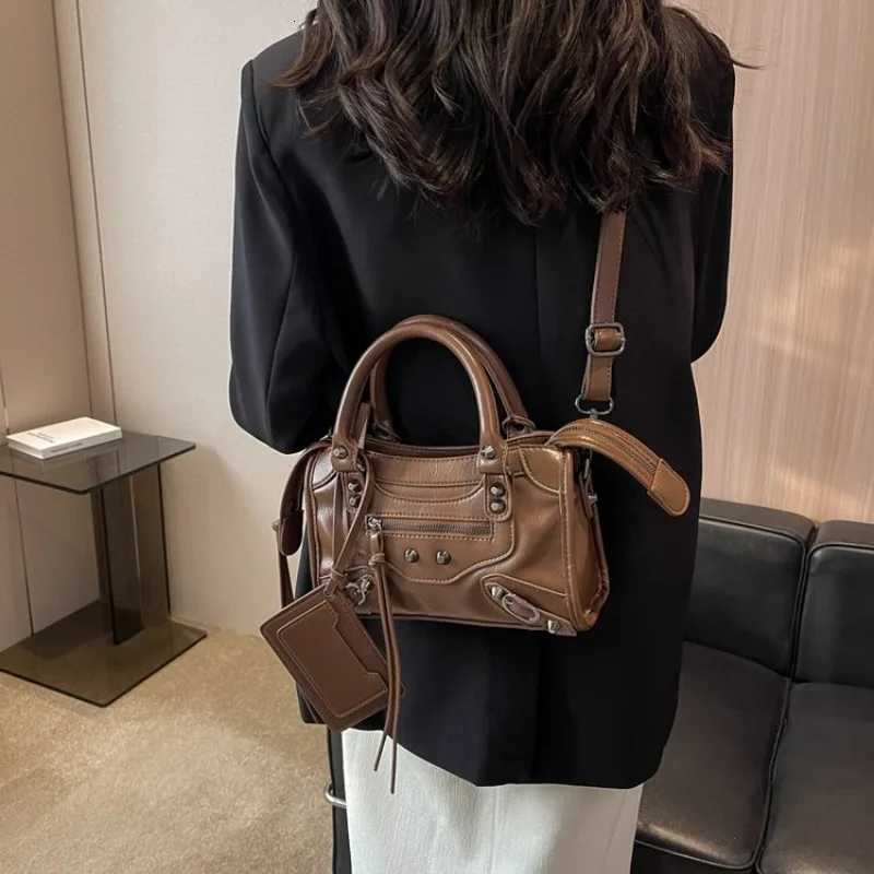 Sharp Tailored Silhouette Handbag Precision-Cut Light Luxury Female Bag for Corporate Fashion LeadershipW251112