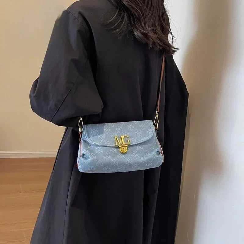 Vintage Denim Underarm Bag for Women Large Capacity Crossbody Shoulder Purse Casual Fashion Everyday Carry-On Niche DesignW251111