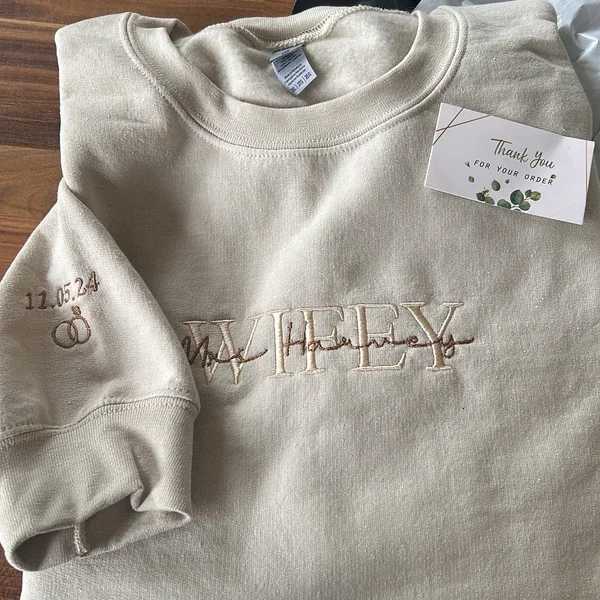 POD customization Custom Embroidered Mrs Name Wifey Sweatshirt Personalised Wifey Sweatshirt Embroidered Bridal Sweatshirt Custom couple giftT251112