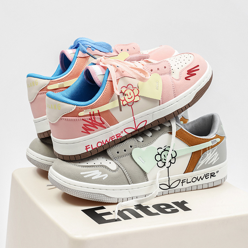 Instagrammable Graffiti-style Skate Shoes for Couples - Unique Sunflower Pattern Low-Top Sneakers, Gender-Neutral Streetwear