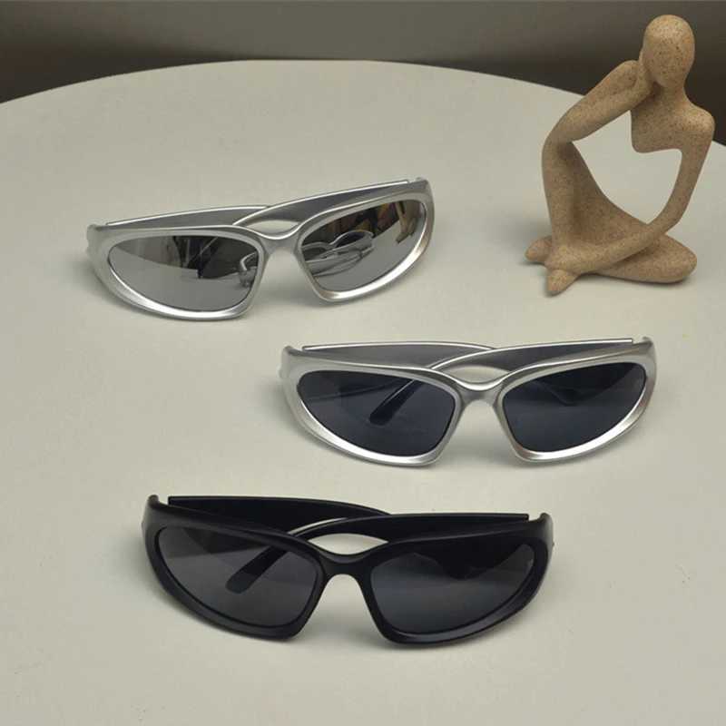 Popular Womens Sunglasses Punk Lenses Eyewear Vintage Luxury Designer Outdoor Sun Glasses In Trend Eyeglasses Steampunk Woman Z250411
