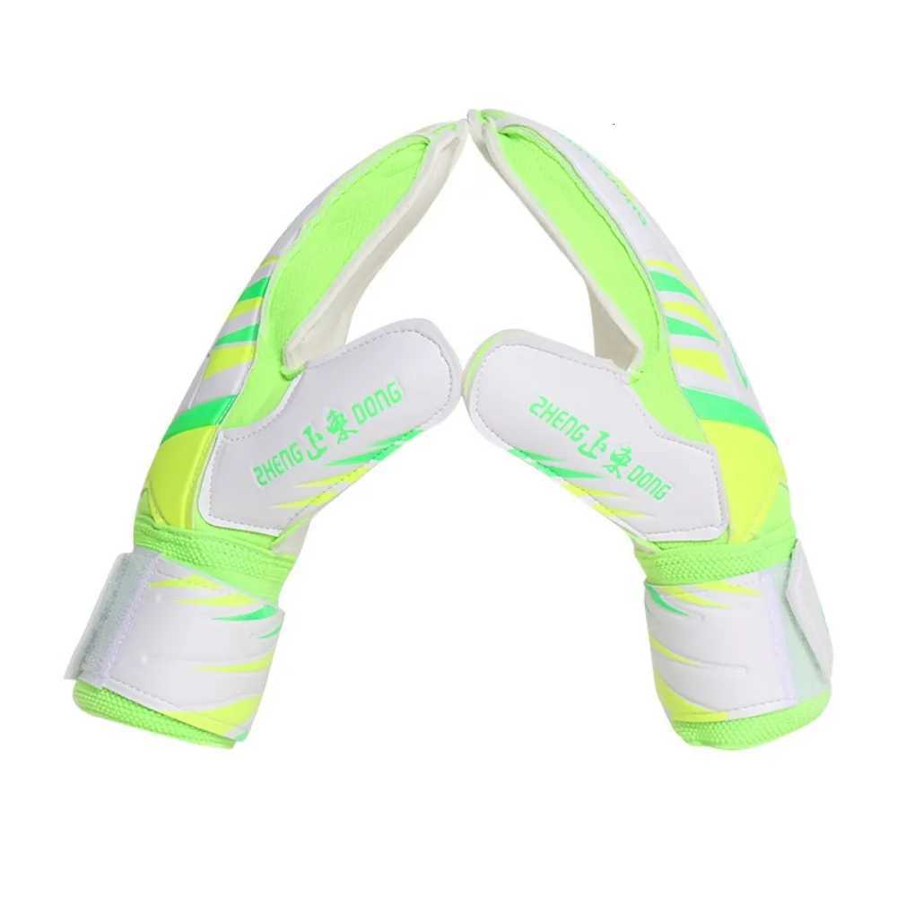 1 Pair of Wear-resistant Football Gloves Anti-slip Excellent Goalkeeper Training Gloves Non-Slip Thick LatexW251112