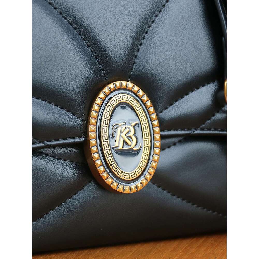 2025 New Embroidered Chain Shoulder Messenger Fashion Niche Design Dia Square Joker Large-Capacity Underarm Bag
