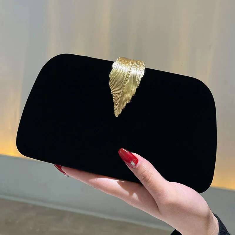 European American Retro Banquet Fashion Women'S Handbag Chain Crossbody Veet Paired With Evening Dress Bag