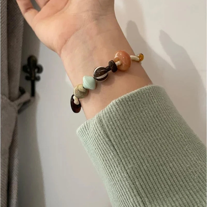 Fashionable Summer Natural Stone Beach Resort Bracelet Female Charm Primitive Natural Style Female Bracelet 250409