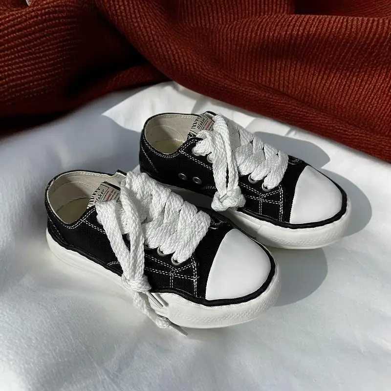 Retro slimming running shoes mesh shoes sneakers versatile and breathable casual sneakersC250411