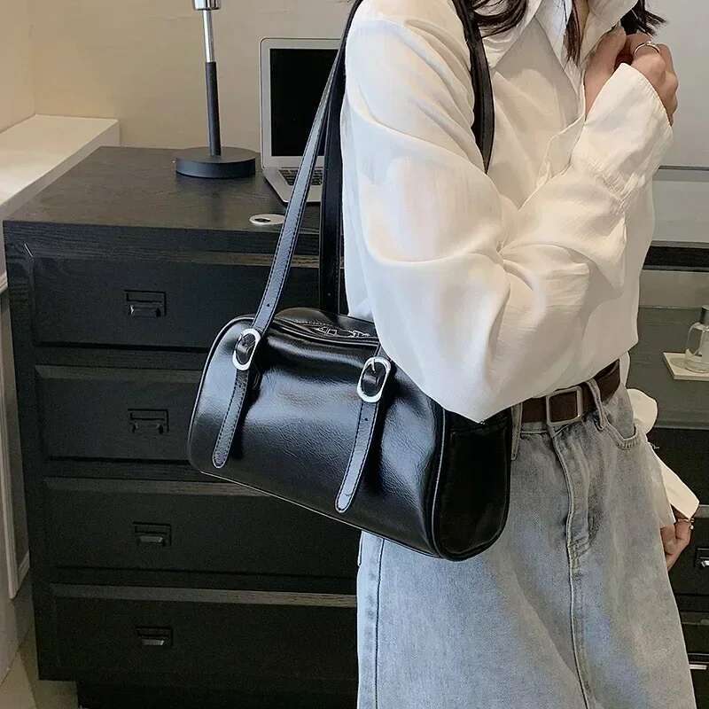 Green Commuter Shoulder Bags for Women 2025 Designer Handbags Pure Color Causal Big Capacity Pillow Underarm Bag