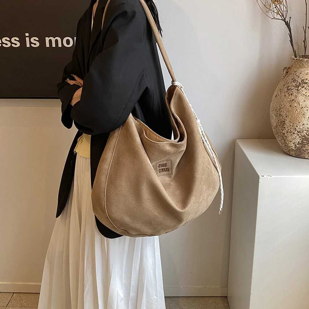 Womens suede bucket bag magnetic closure handbag with inner pocket crescent bag handbag used for work and travelXJ250412