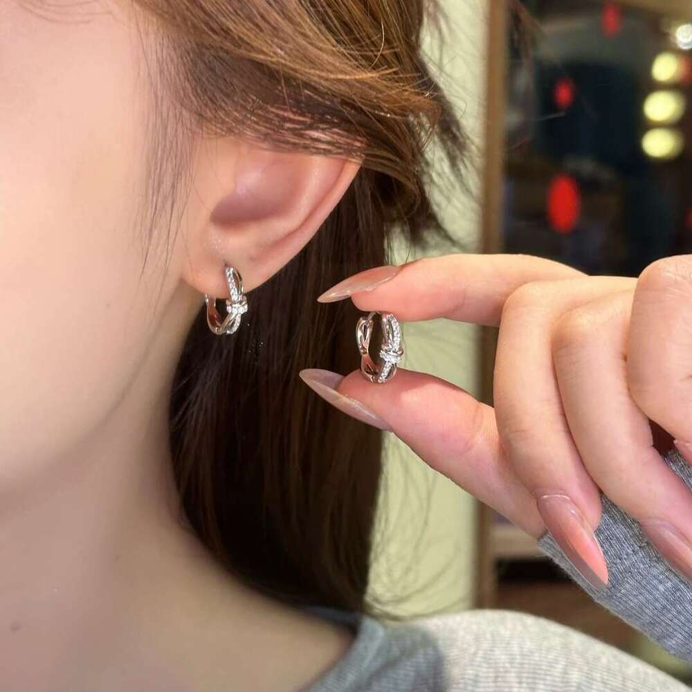 Earrings Designer Luxury knot earring Hot Selling Braided Hoop Niche Design Exquisite Micro Inlaid Elegant INS High End Ear rings