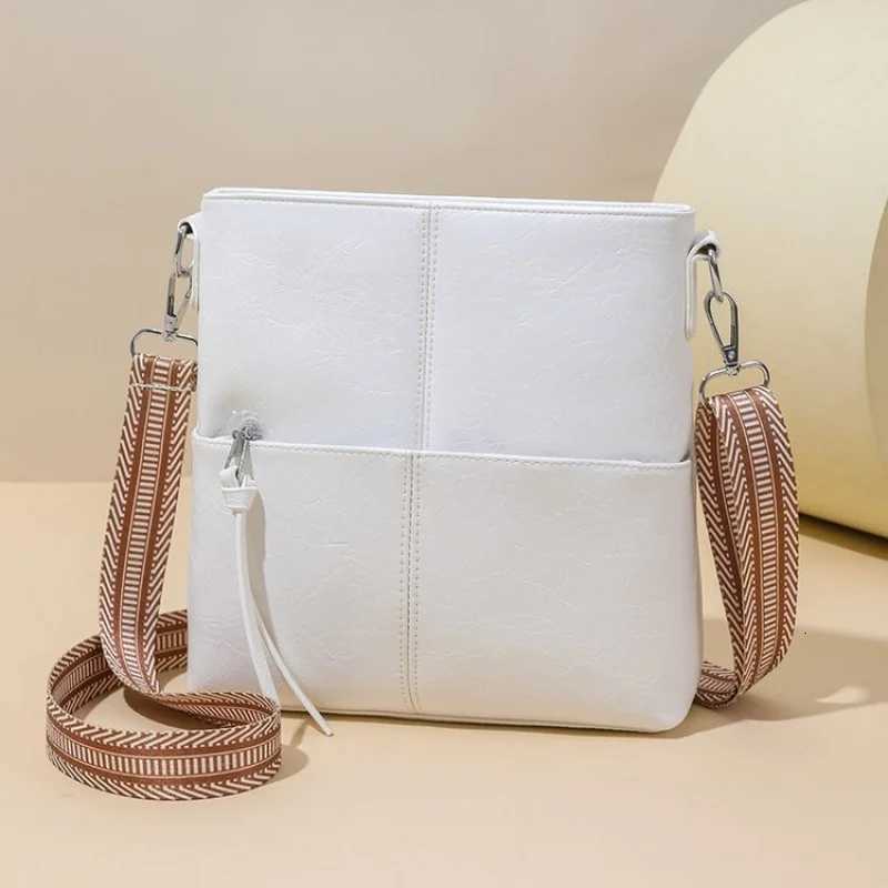 Luxury Ladies Hand Bag With Paris Inspired Details And Premium Leather For Daily OutingsW251111