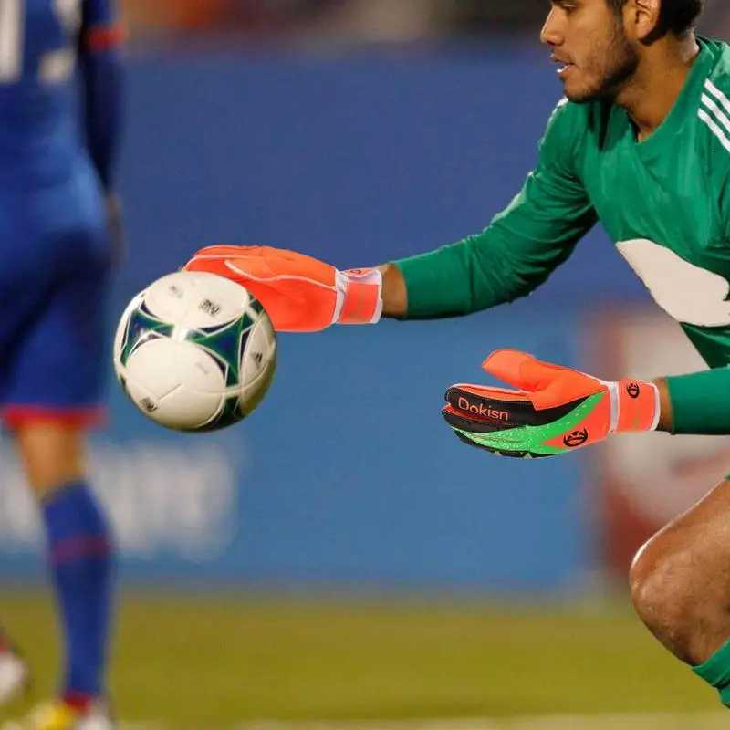 Latex Gloves Kids Soccer Goalkeeper Gloves Professional Football Gloves Children Adults Anti-Slip Breathable Goalkeeper GlovesW251112