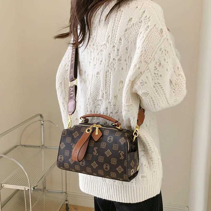 2025High-Quality Womens Messenger Bag Retro Style Handbag Luxury Designer Zipper Shoulder Bag For LadiesW251111