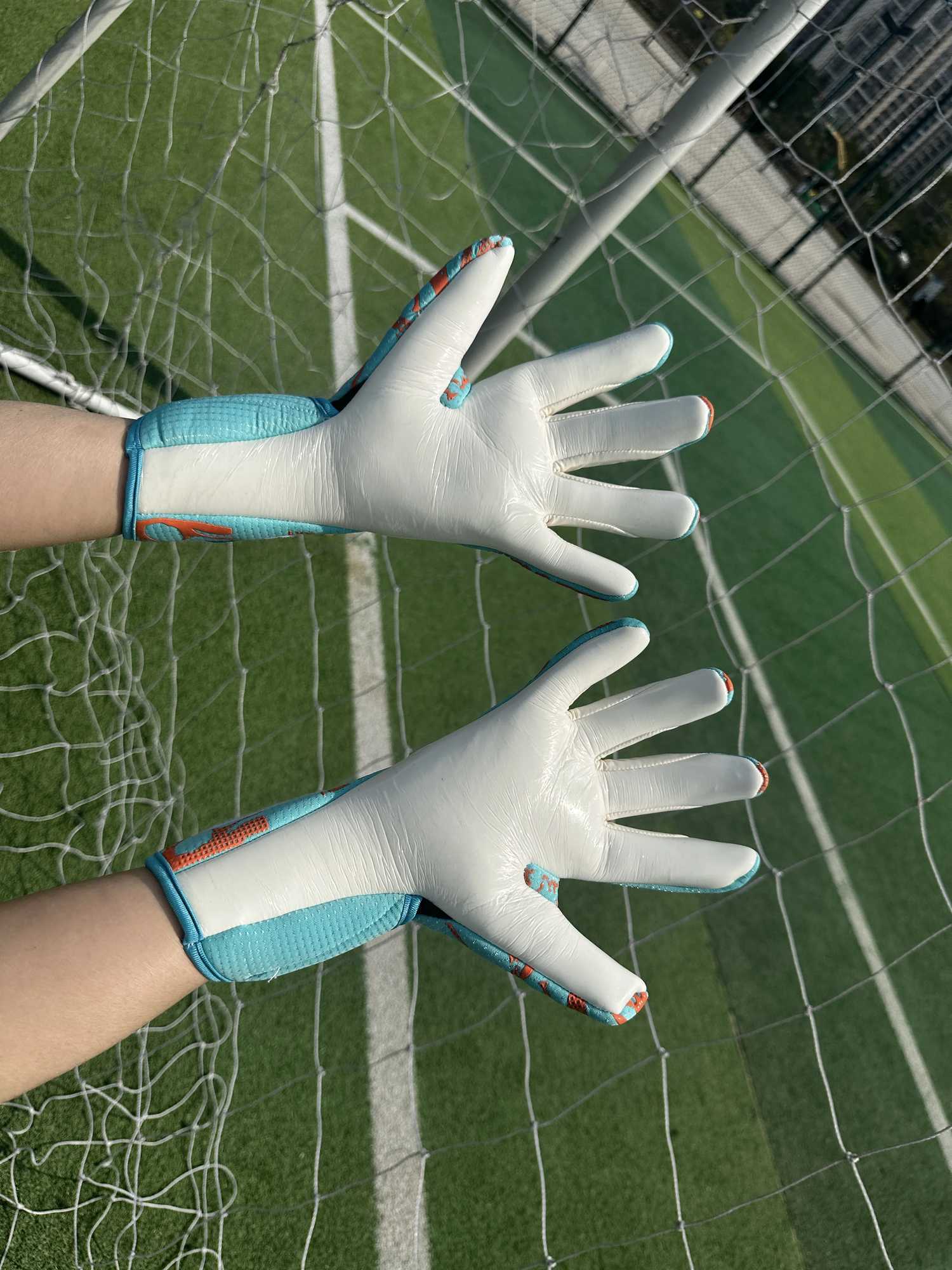 New game goalkeeper gloves youth football goalkeeper gloves anti slip latex training goalkeeper glovesXJ250412