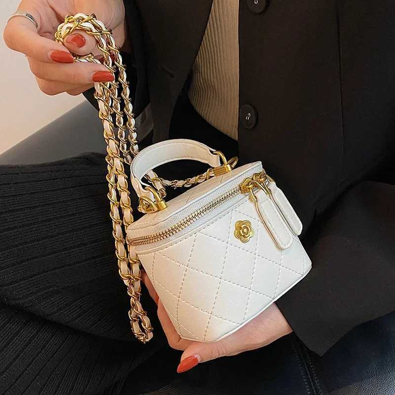 Mini Straw Bucket Crossbody bag For Women Summer Weave Womens Brand Handbags And Purses Fashion Chain Simple Shoulder BagsT2511112