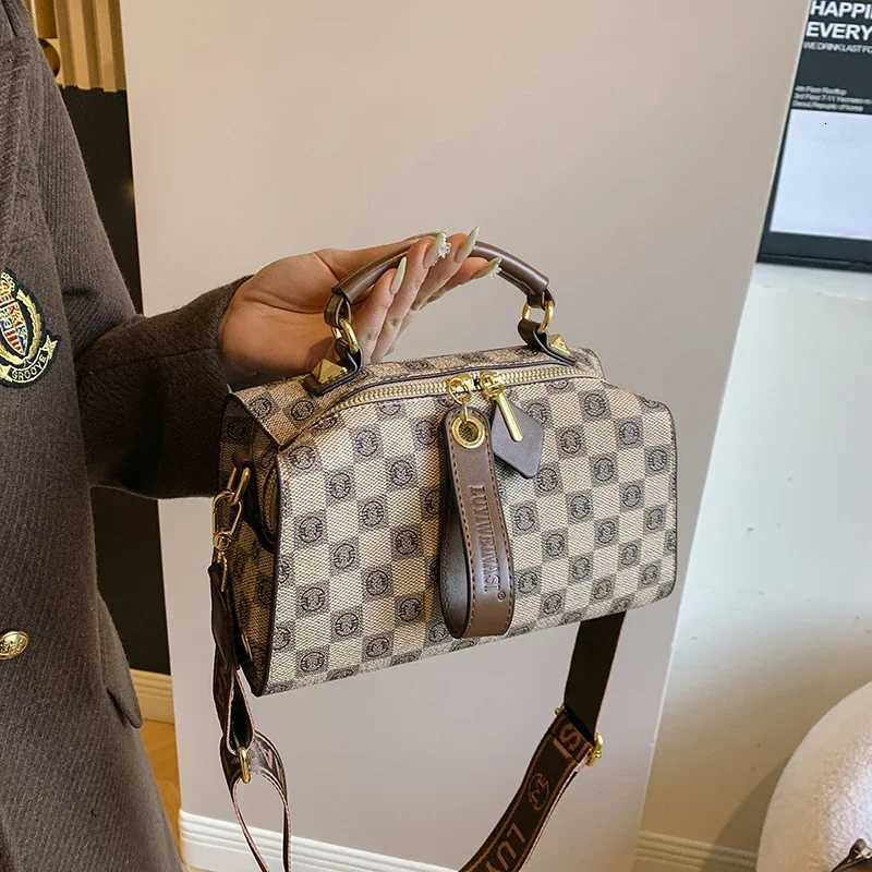 2025High-Quality Womens Messenger Bag Retro Style Handbag Luxury Designer Zipper Shoulder Bag For LadiesW251111