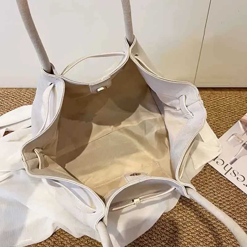 2025 Trend Womens Niche Handbag Multi functional Large Capacity Shoulder Bag Wedding HandbagXJ250412