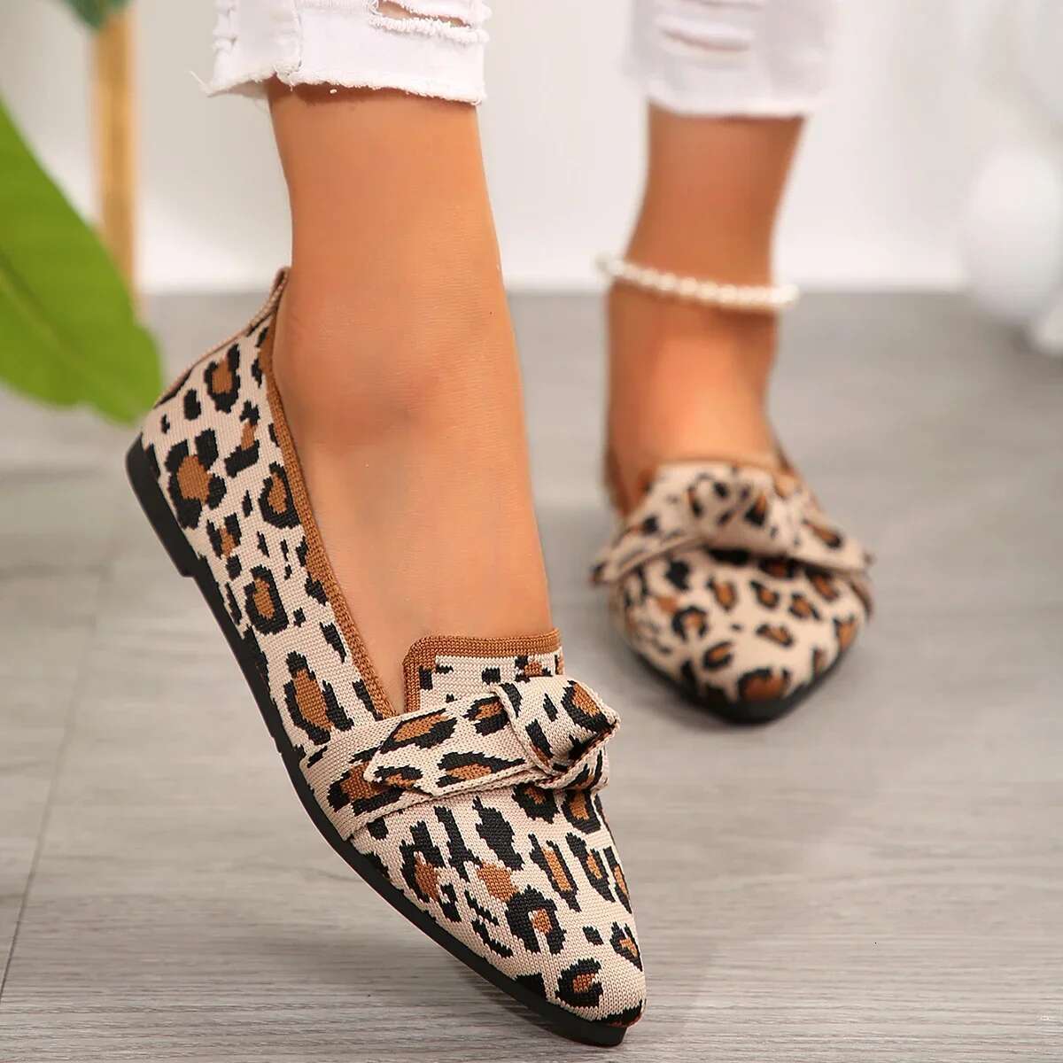 2025 Summer New Women's Bow Designer Fashion Flat Shoes Knitted Anti slip Breathable Comfortable Shoes Casual Pointed Walking Shoes