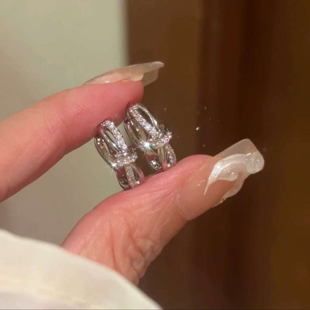 Earrings Designer Luxury knot earring Hot Selling Braided Hoop Niche Design Exquisite Micro Inlaid Elegant INS High End Ear rings