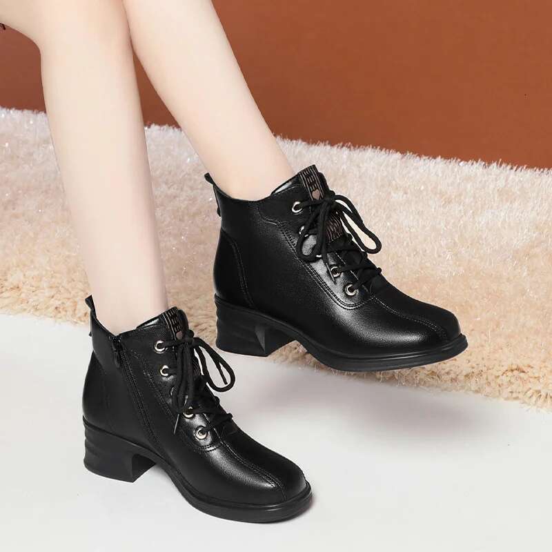 2025 New Women's UK Short Cotton Trendy Flat Warm Thick Heel Wool Designer Fashion Soft Leather Boots
