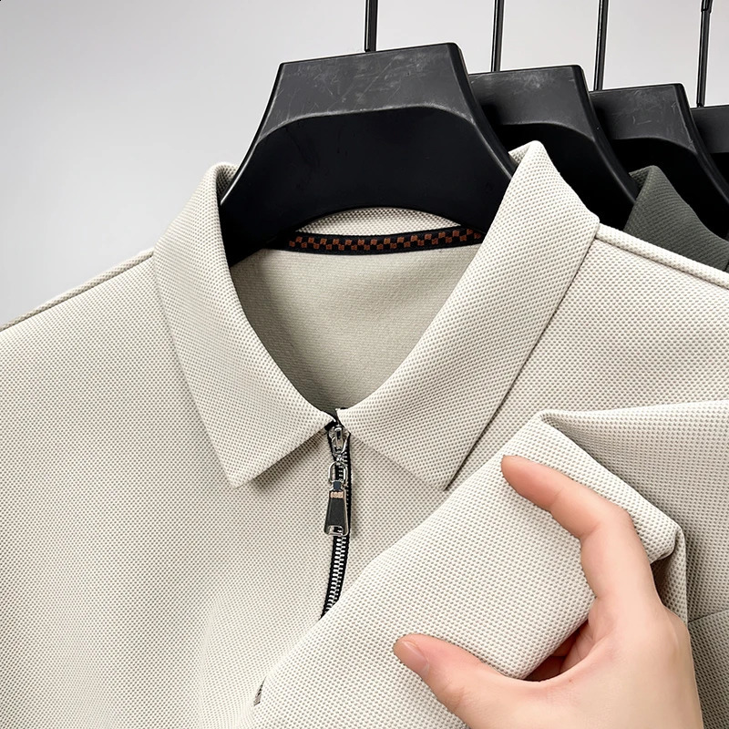 High quality long sleeved mens polo shirt with automatic fashionable collar and half zipper high-end minimum casual T-shirt 250411