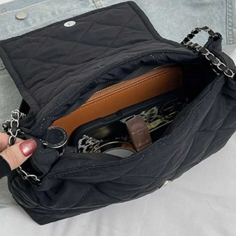 Korean Style Quilted Texture Crossbody Bag for Women Trendy Square Shoulder Bag with Wide Strap Simple and Versatile Chain BagT2511112
