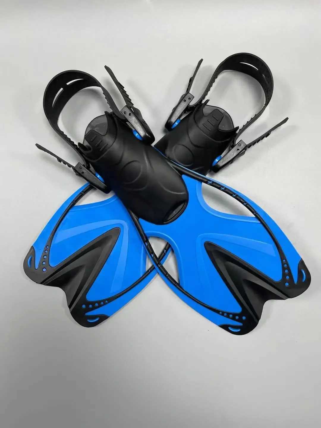 Universal Childrens Frog Shoes Silicone Adjustable Short Diving Auxiliary Fin Childrens Lightweight Diving Training EquipmentY250412