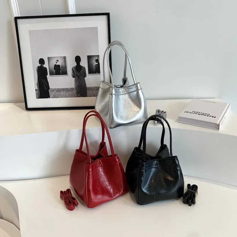 Advanced beauty style Sier Crossbody Bags womens Fi handbag short top handle leather luxury brand party handbagXJ250412