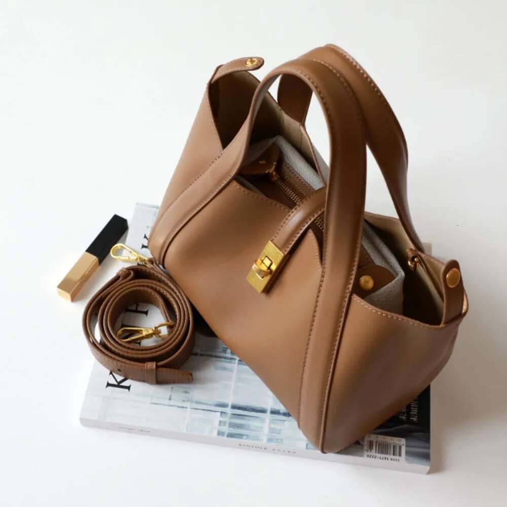 Designer Bag Solid Large Capacity Exposure Office Elegant Purses Dermis Simple Literary Bow Women Totes Minority Advanced Shoulder Bag Female