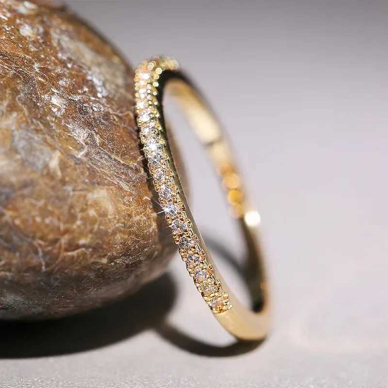 2025 New Minimalist Womens Wedding Thin Ring Bright Cube Zircon High Quality Versatile Womens Finger Ring JewelryXJ250412
