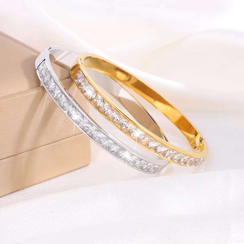 High Sensitivity Titanium Steel Bracelet for Girls European American Fashion Row Drill Moissanite Vacuum Plating Durable Stylish