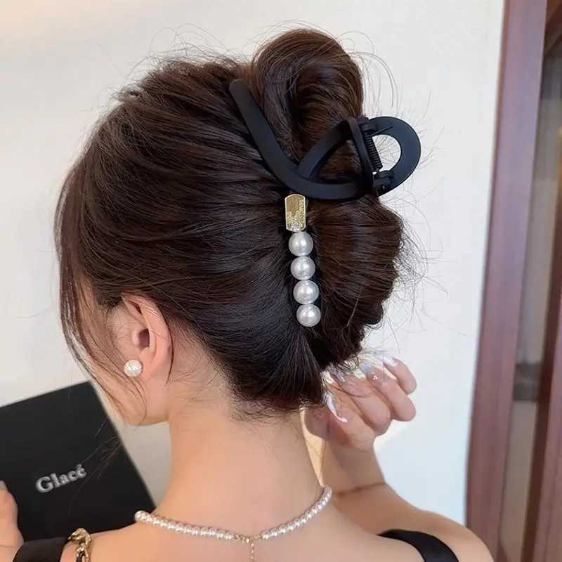 1 piece of retro Korean frosted hair clip suitable for women with high-end feelings large-sized grip clip suitable for women with curly hair shark cli