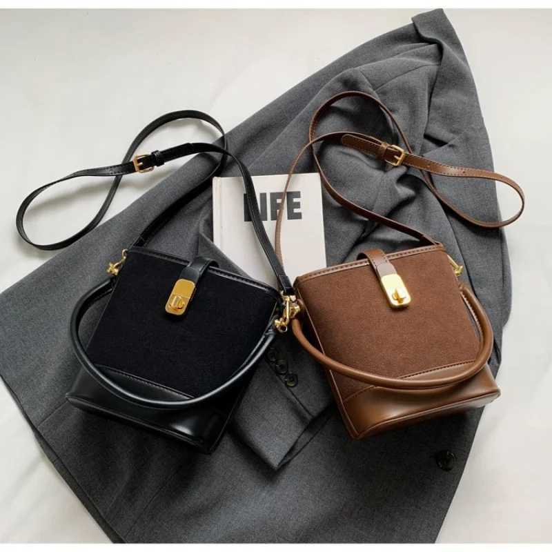 Stylish Vintage Crossbody Handbag For Women With Leather Finish And Large Capacity For Business CommuterW251112