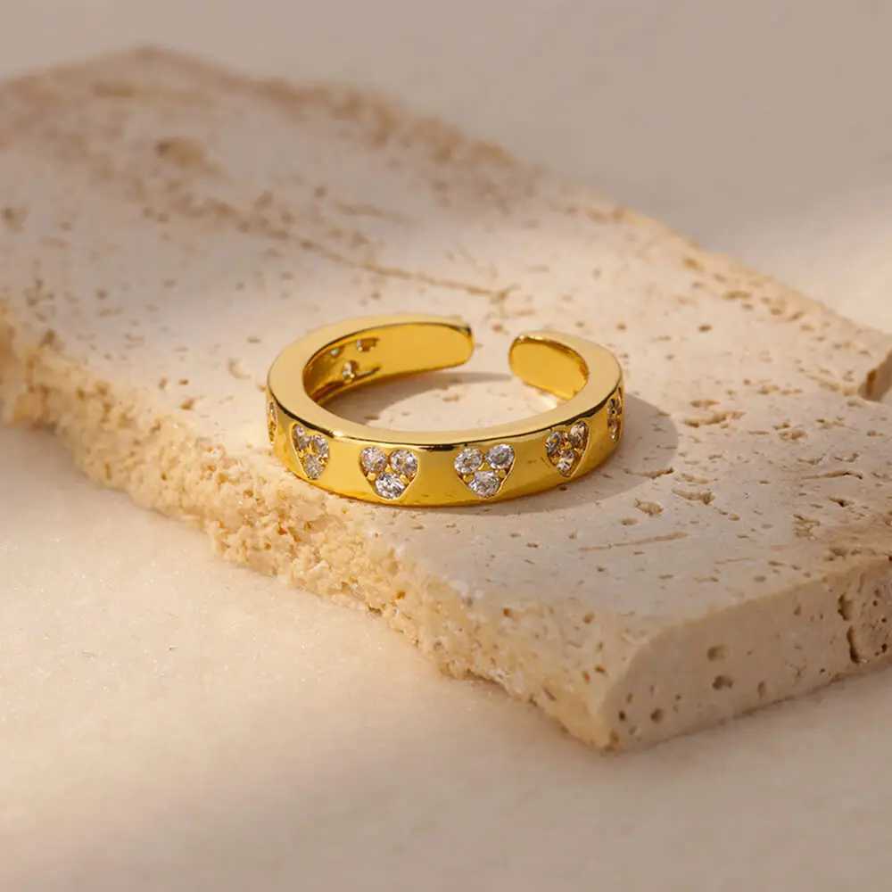 Zircon Geometric Heart Ring Womens Stainless Steel Gold Wedding Ring Luxury Aesthetics Jewelry Couple Gift 2024XJ250412