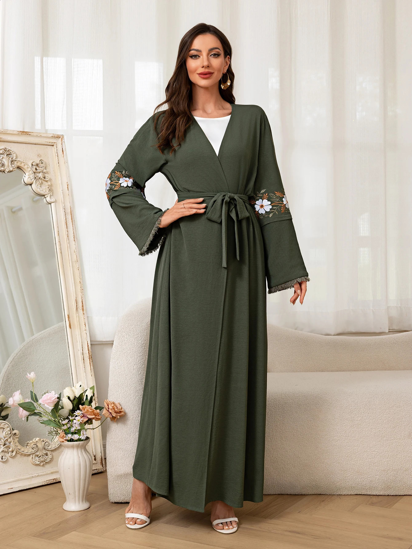 Fashionable green Muslim Abaya floral sleeve ed belt worn daily during Ramadan and Saudi Arabias festivals in the Middle East 250411