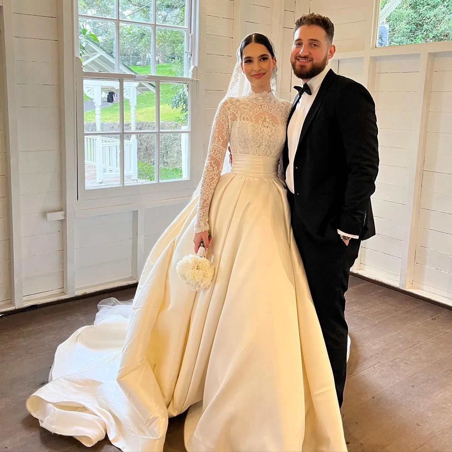 2026 Elegant A Line Lace Wedding Dresses High Neck Long Sleeves Button Back Train Bridal Bride Party Gowns Vestidos De Noiva