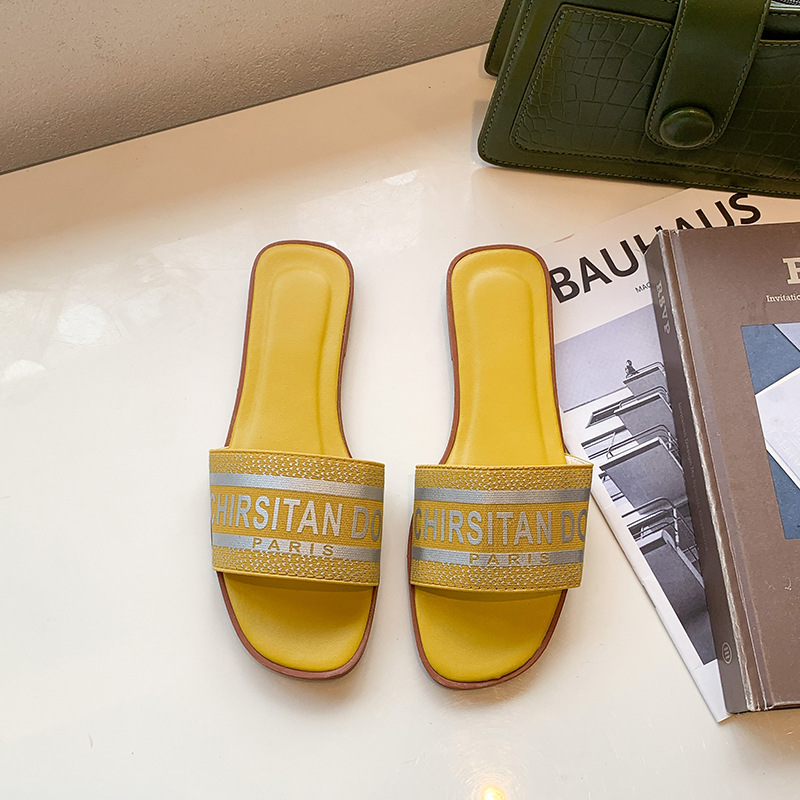 Ladies 2025 summer new fashion foreign trade selling embroidery flat slippers D letter candy color printed outside to wear a line slippers