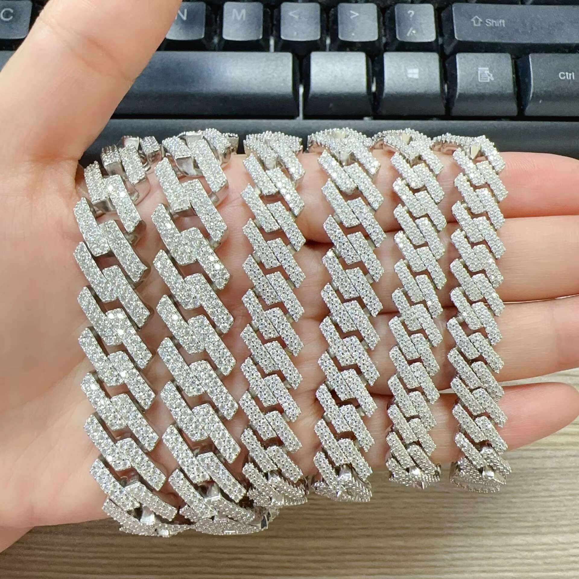 New Arrival Passed Diamond Tester Mossanite Chain for Men 12mm Silver 925 Hip Hop Iced Out Jewelry Moissanite Cuban Link Chain
