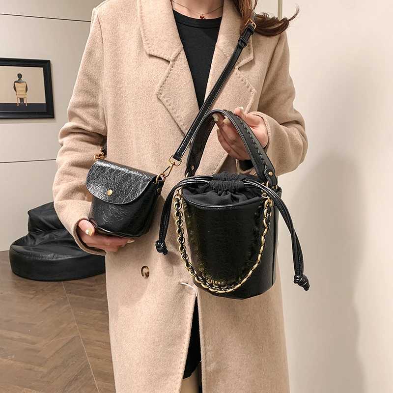 MOODS bucket cross body bag womens oil waxed leather 2-in-1 chain shoulder bag 2024 luxury designer wallet and handbagXJ250412