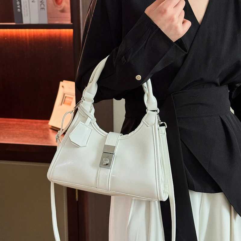 Classic Womens Handbag Leather Messenger Bag For Work Shoulder Crossbody Bag By Luxury Designer PopularW251111