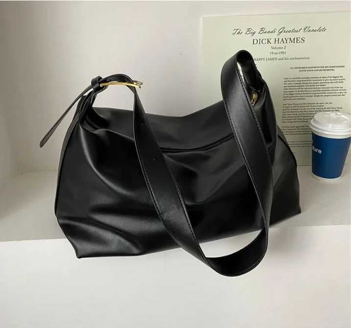 Commuter Crossbody Bag for Women New Simple and Versatile Large Capacity Bag Single Shoulder Lazy Soft Leather Tote BagT2511112