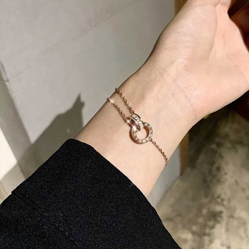 Luxurious gold-plated stainless steel dazzling zircon bracelet suitable for women Roman numeral design fashionable and charming party jewelry gift W25