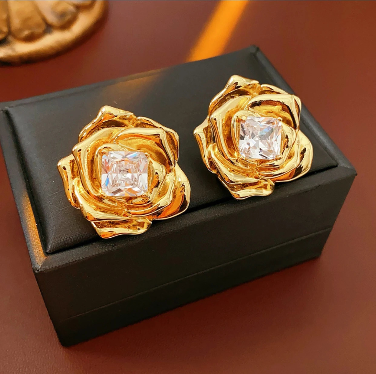 zircon flower earrings with European and American style high-end womens earrings model 250409
