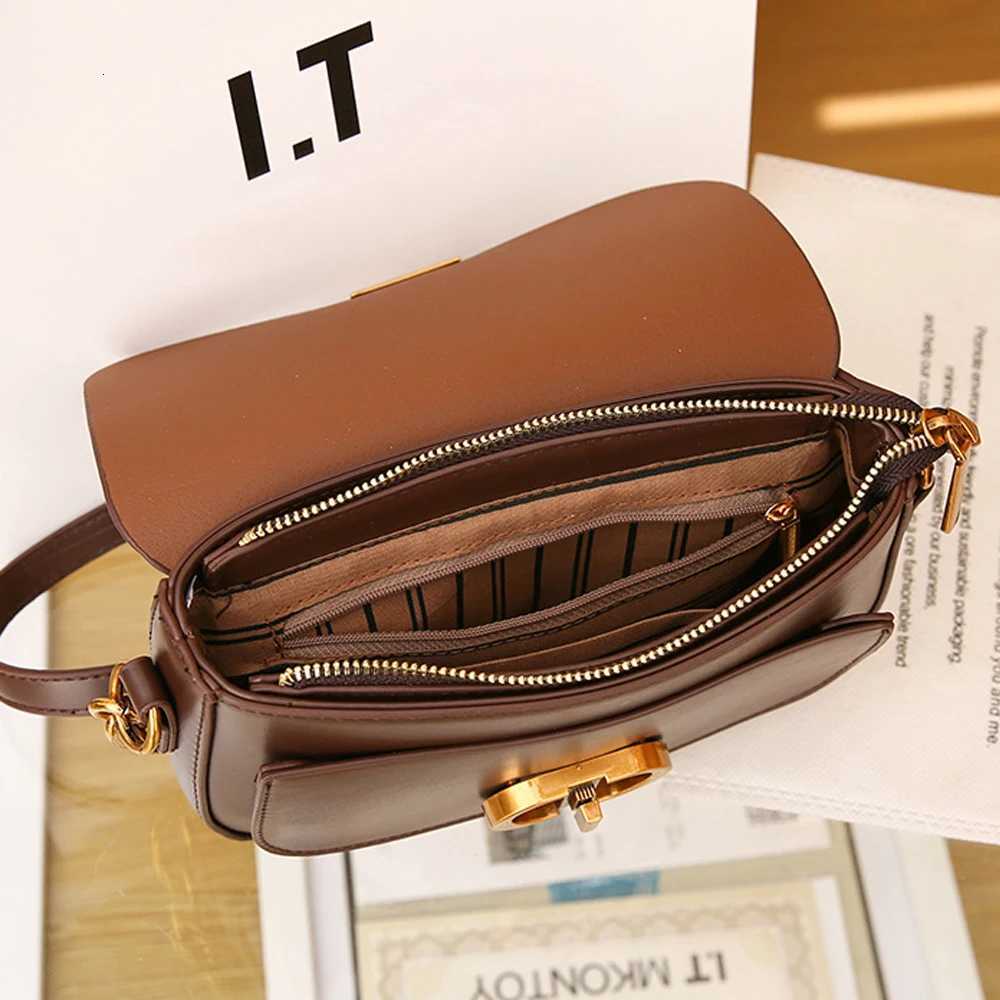 Light Luxury Tote Bag for Women Retro Fashion Chain Shoulder bag Versatile Commuting Crossbody Bag Ladies Small Square BagsW251112
